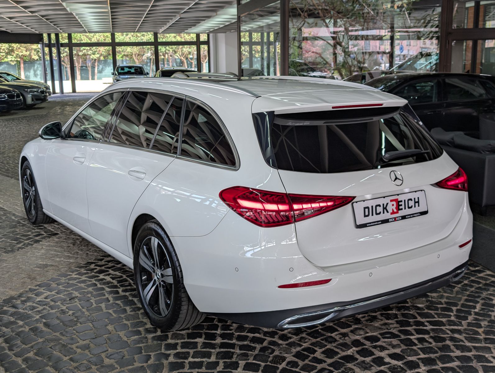 Fahrzeugabbildung Mercedes-Benz C 200 d T Avantgarde AHK PANO MBUX LEDER BURMEST