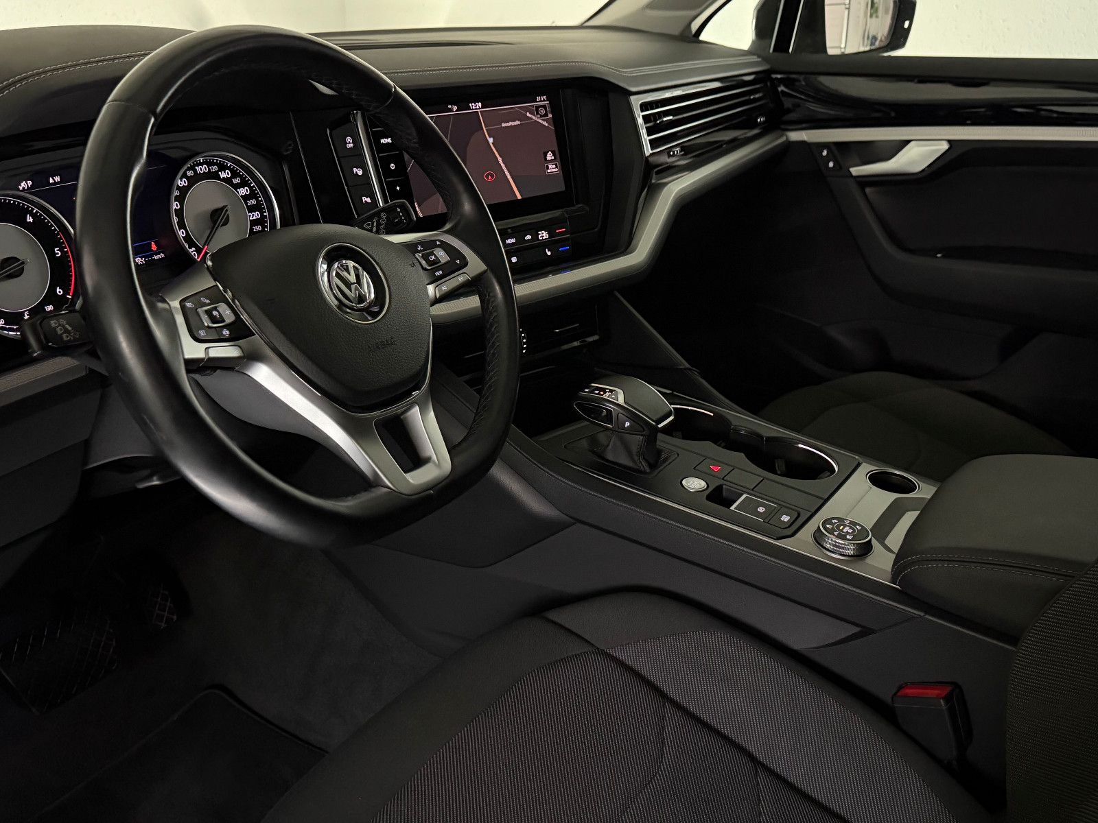 Fahrzeugabbildung Volkswagen Touareg 3.0 TDI 4Motion/KAMERA/ACC/AHK/LED