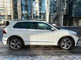 Volkswagen Tiguan 1.4 eHybrid OPF DSG R-Line - Volkswagen Tiguan R mit Hybrid-Antrieb (Benzin/Elektro)