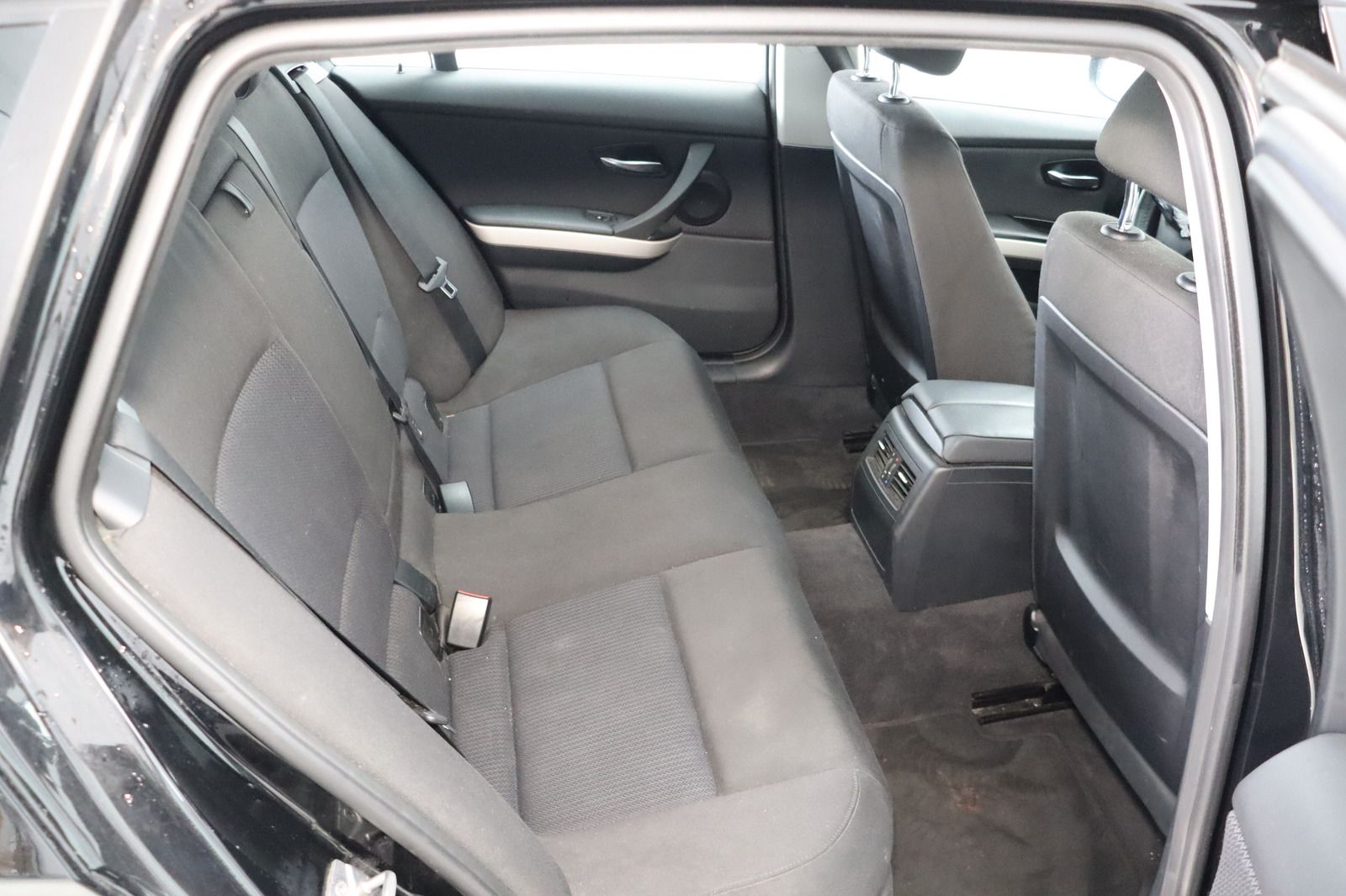 Fahrzeugabbildung BMW 318 i Touring * Klimaautomatik