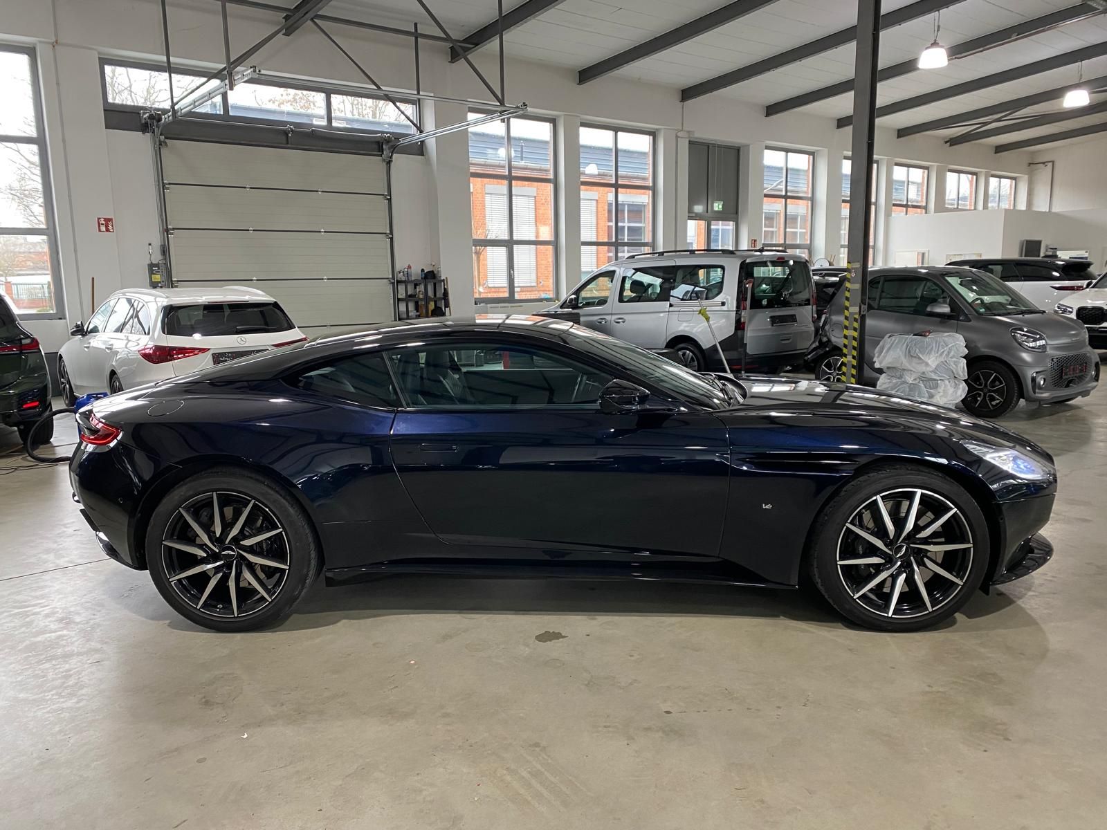 Fahrzeugabbildung Aston Martin DB11 V12 Coupe Launch Edition