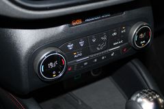 Fahrzeugabbildung Ford Kuga 1,5 EB ST-Line X LED Kameras ACC B&O uvm.