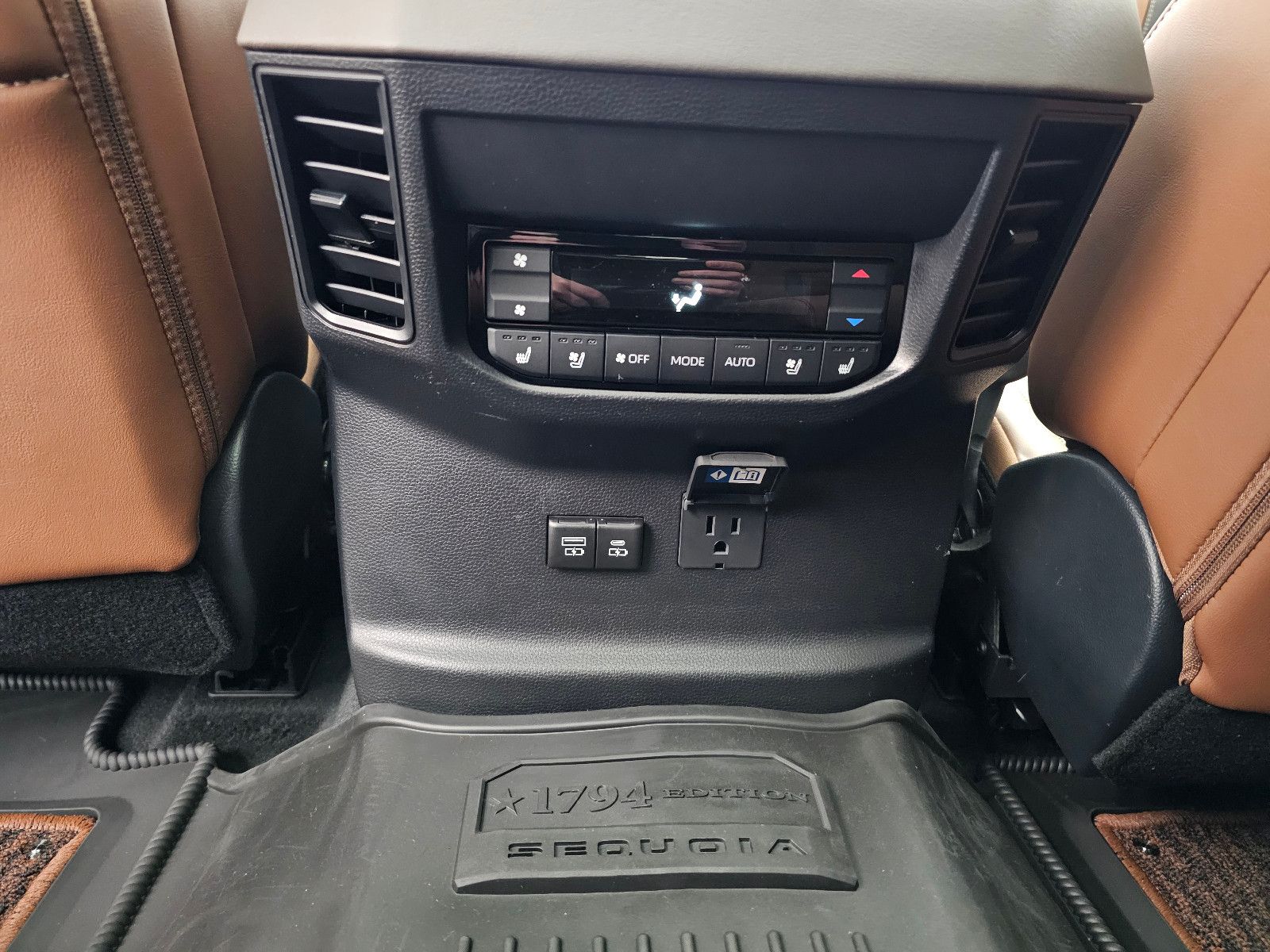 Fahrzeugabbildung Toyota Sequoia 1794 Edition T1: 87.800 EUR ! Stock !!