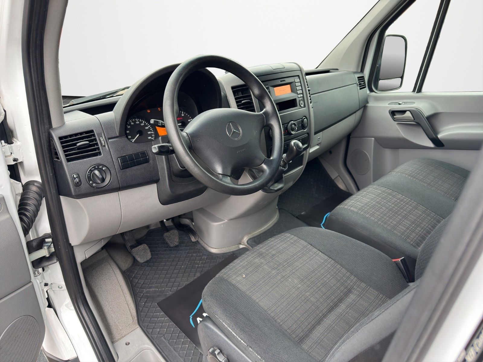 Fahrzeugabbildung Mercedes-Benz SPRINTER II KASTEN 216 CDI AHK