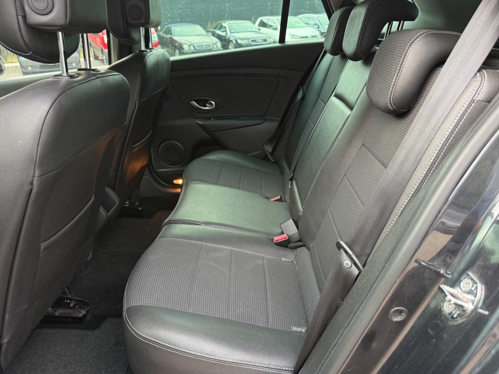 Renault Megane 2011 — photo 16