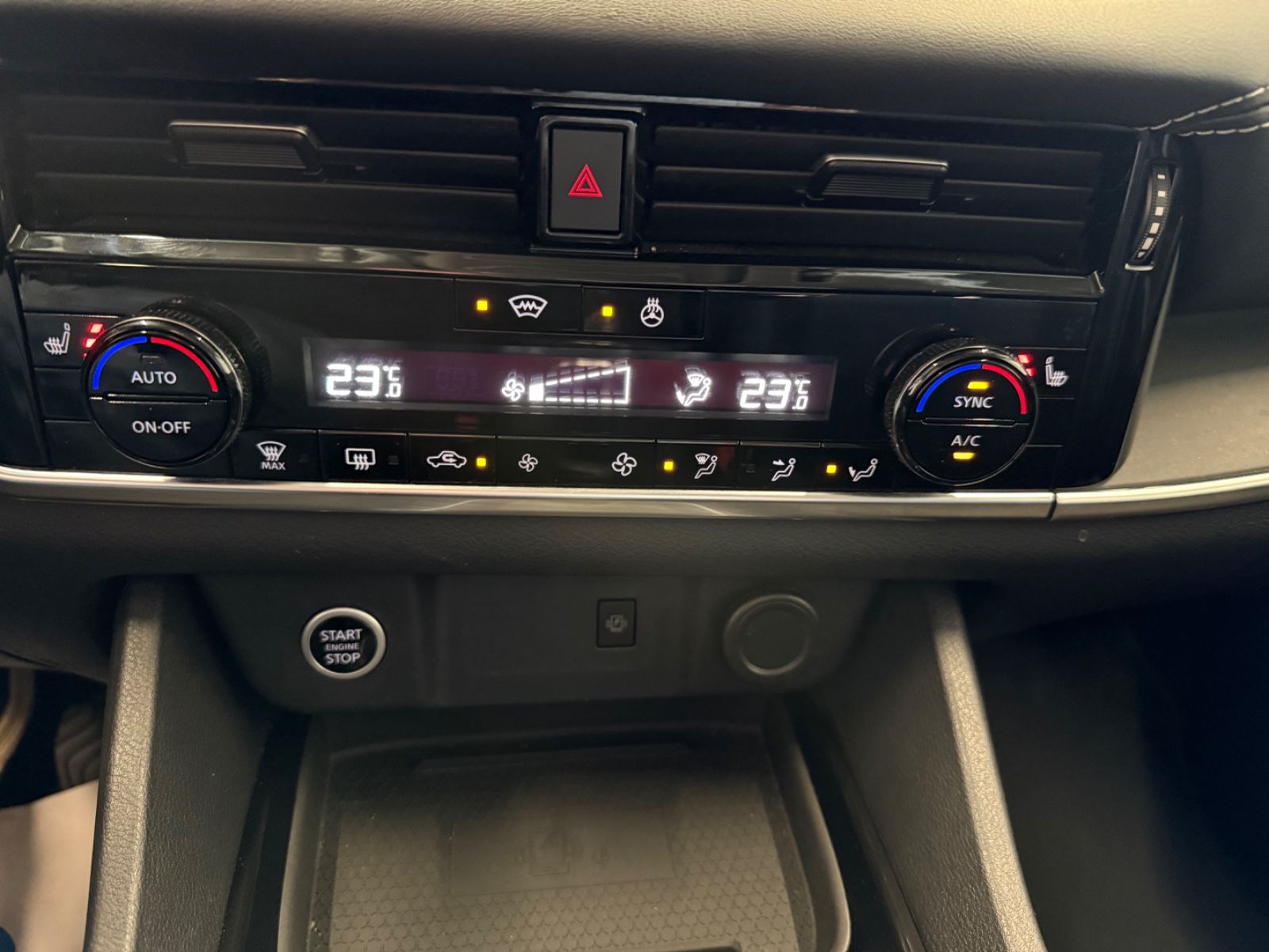 Fahrzeugabbildung Nissan Qashqai Acenta - Navi, 360°-Kam., Winter-P.