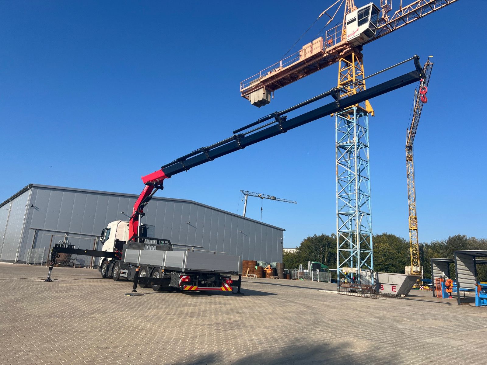 Fahrzeugabbildung Volvo FH 500 8x2 Kran F710 RA2.26