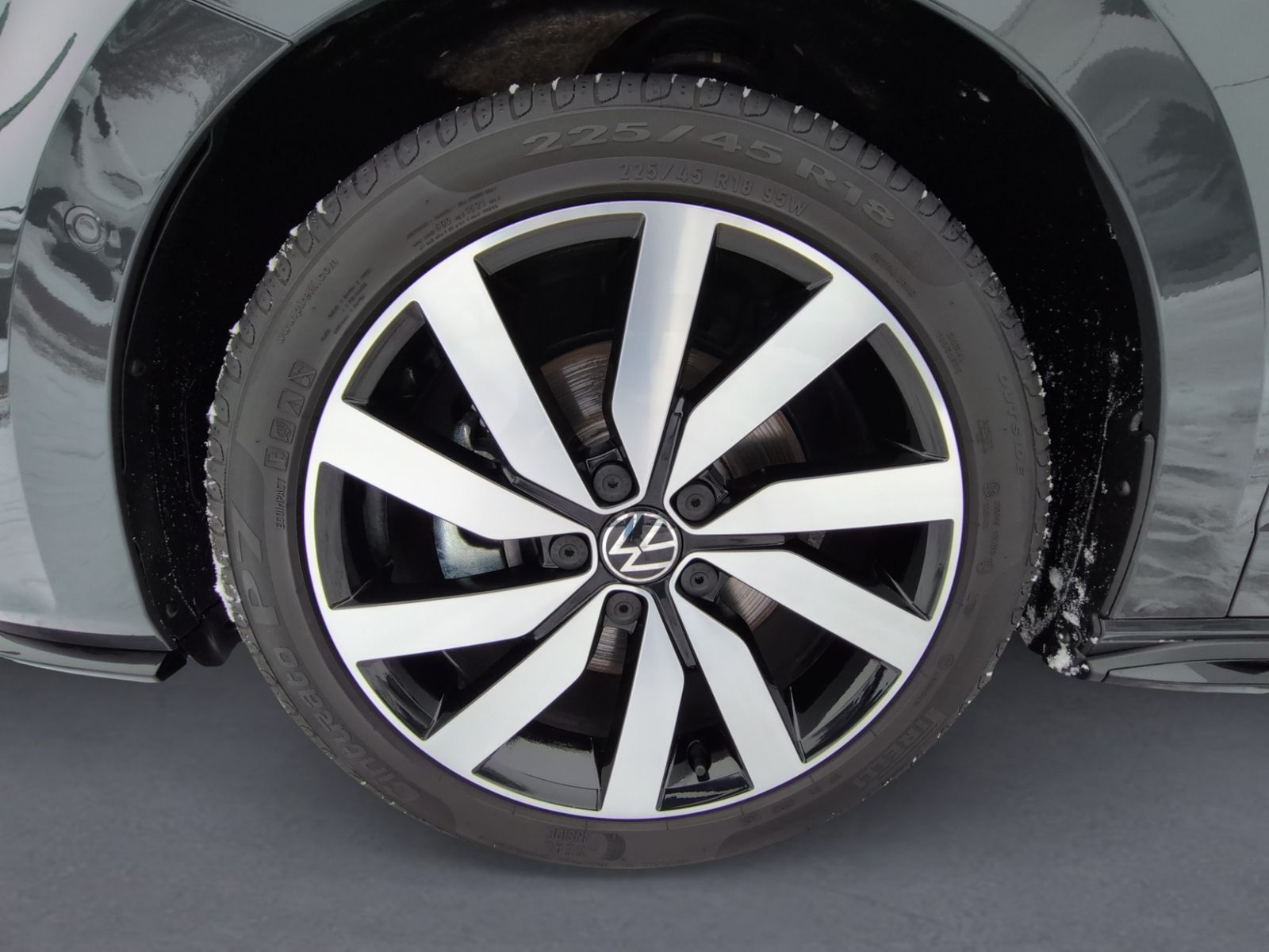 Touran R Line 1.5 TSI DSG 7Sitzer+AHK+PANO+MATRI