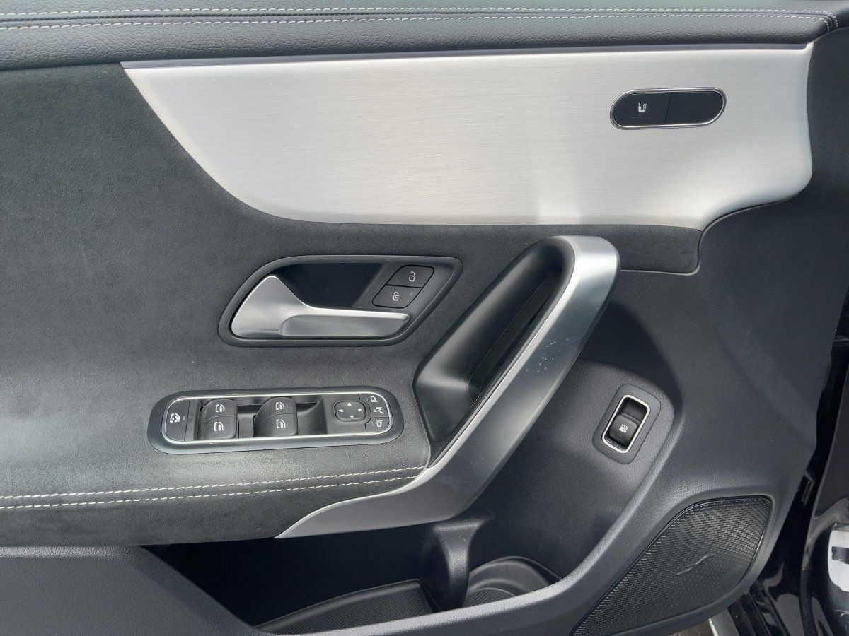 Fahrzeugabbildung Mercedes-Benz A 250 e AMG/Night/Kamera/LED/18''