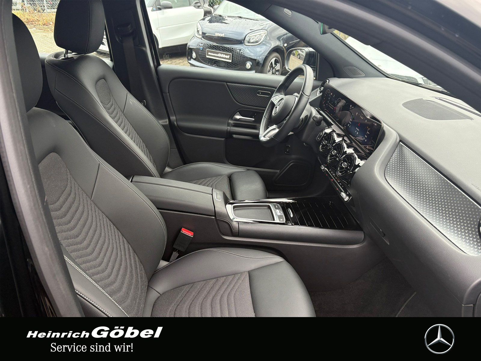 Fahrzeugabbildung Mercedes-Benz GLA 200 *KAMERA*LED*SITZHEIZUNG*SPURHALTEASSIST*