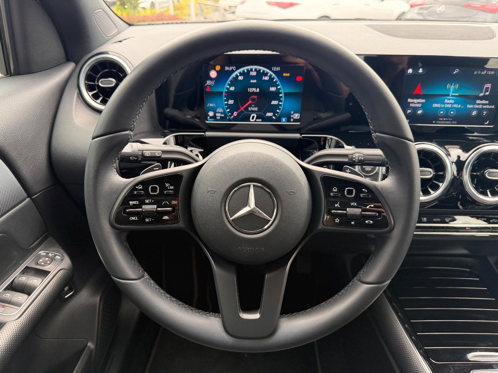 Fahrzeugabbildung Mercedes-Benz GLA 200d Style+Distr+AHK+RKamera+1.Hand