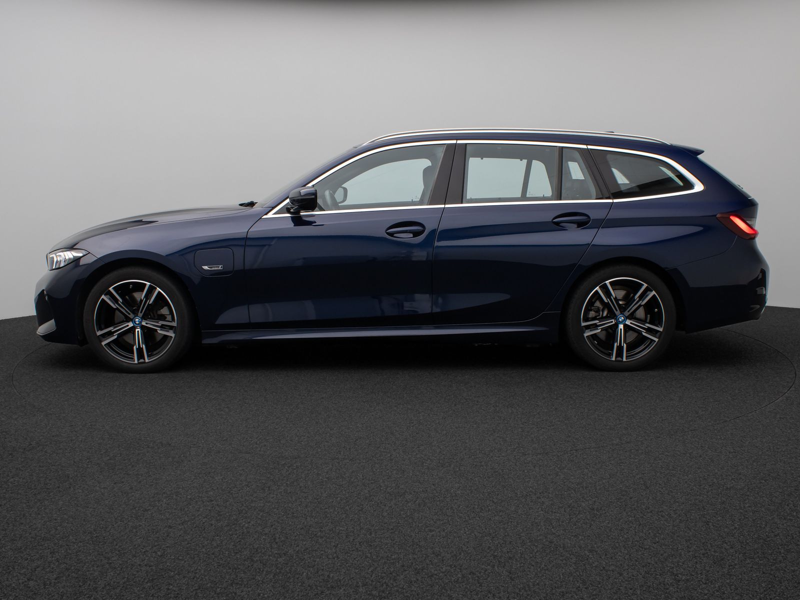 Fahrzeugabbildung BMW 320e M Sport DAB Widscreen PDC Individual 18Zoll