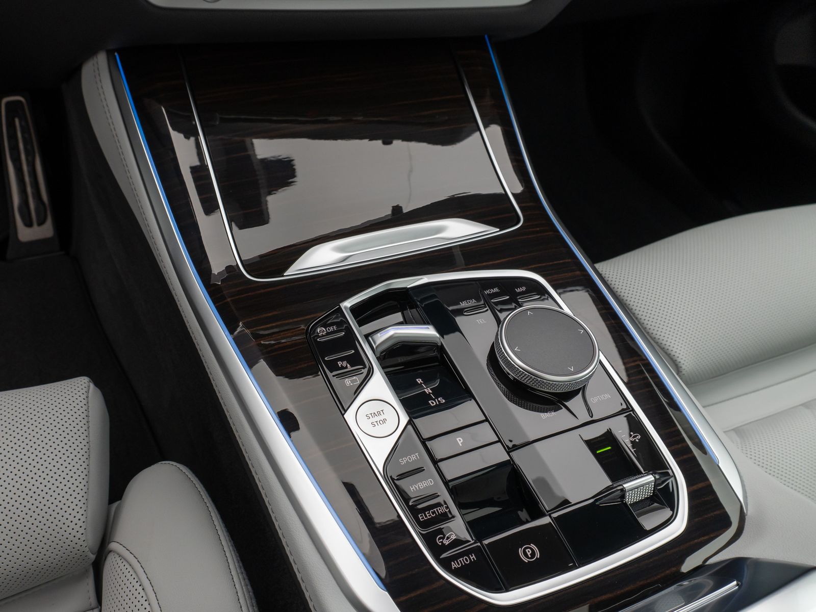 Fahrzeugabbildung BMW X5 xD50e M Sport Panorama 360°HUD DAB H/K SoftCL