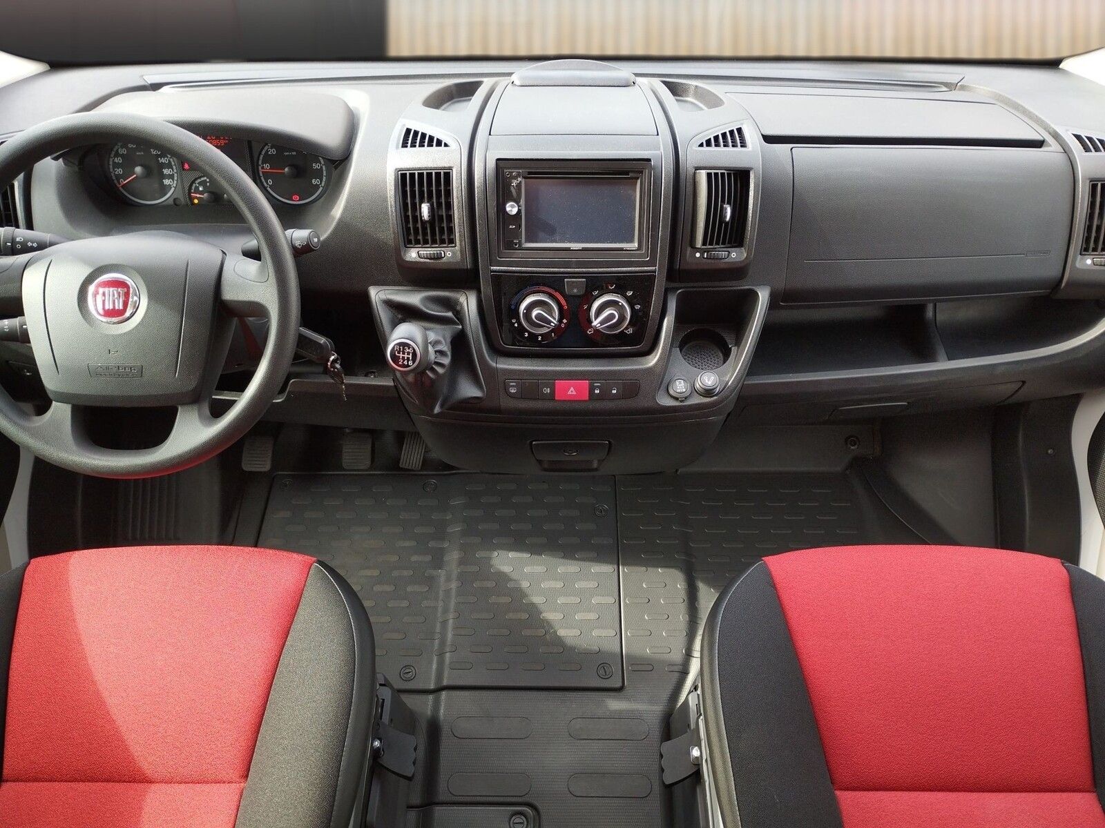 Fahrzeugabbildung Sunlight T 68 Radio, Rückfahrkamera
