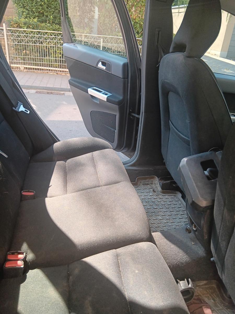 Volvo V50 2010 — photo 9