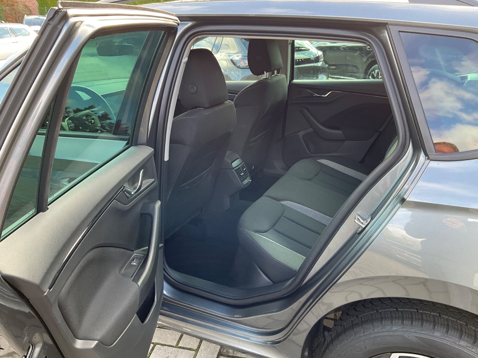 Fahrzeugabbildung SKODA Kamiq 1.5 TSI DSG,Kamera,LED,Navi,ACC