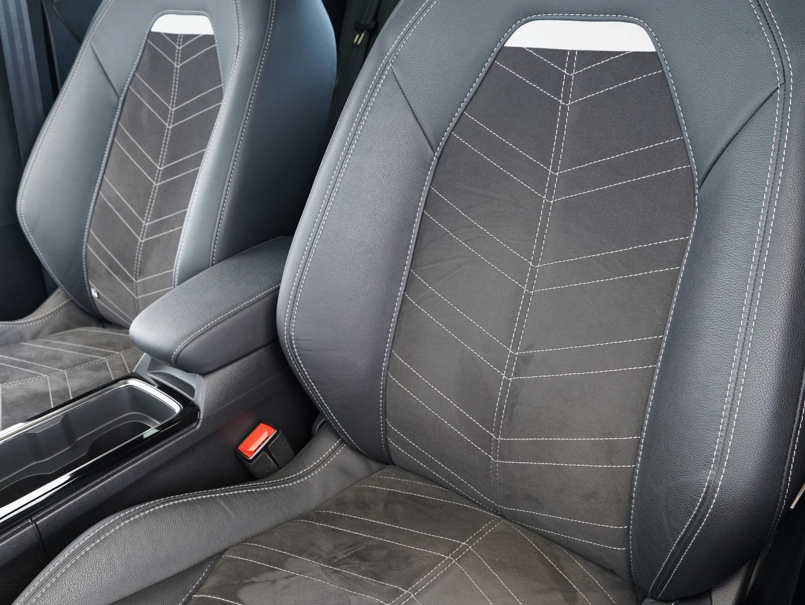 Fahrzeugabbildung Opel Mokka-e Ultimate INTELLILUX/ACC/WÄRMEPUMPE/SOH