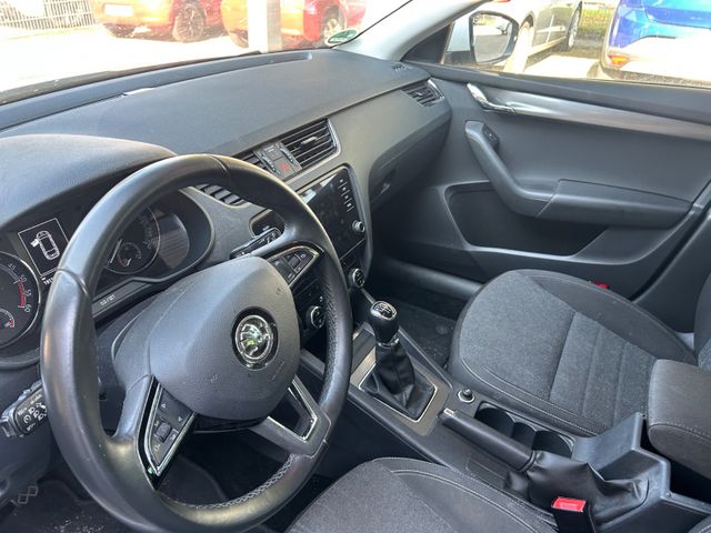 Fahrzeugabbildung Skoda Octavia Combi Soleil 1.6 TDI+Navi+CarPlay+SHZ+BT