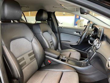 Mercedes-Benz GLA 200 7G-DCT Style *NAVI*XENON*SHZ*TEMPOMAT*