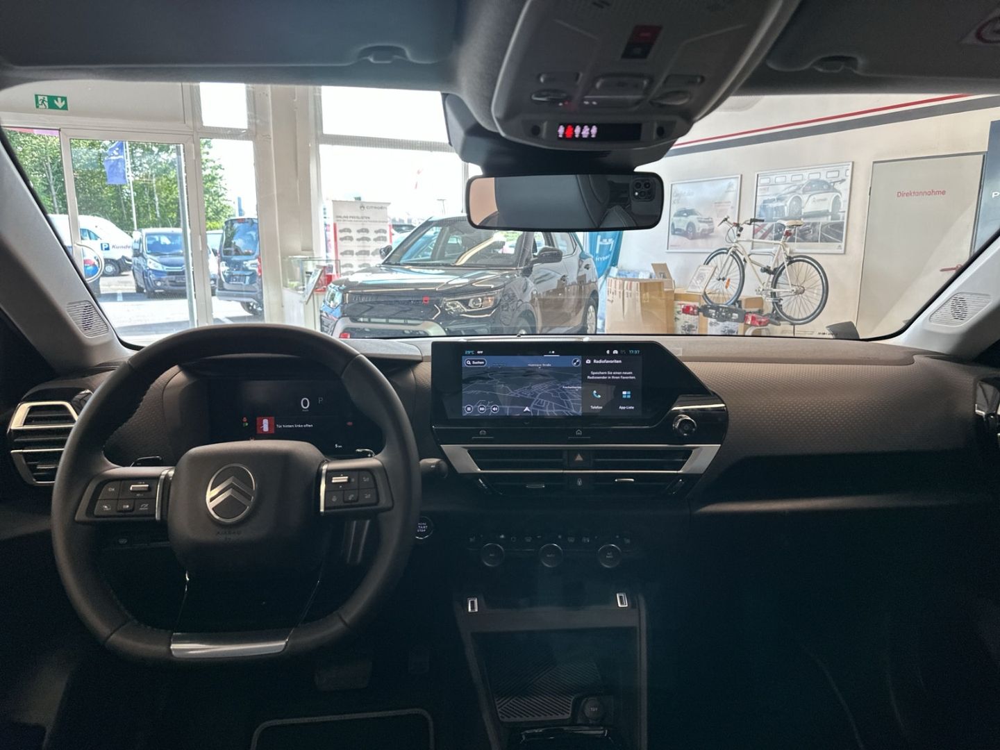 Fahrzeugabbildung Citroën C4 Hybrid 145 Collection Navi CarPlay SHZ Temp.