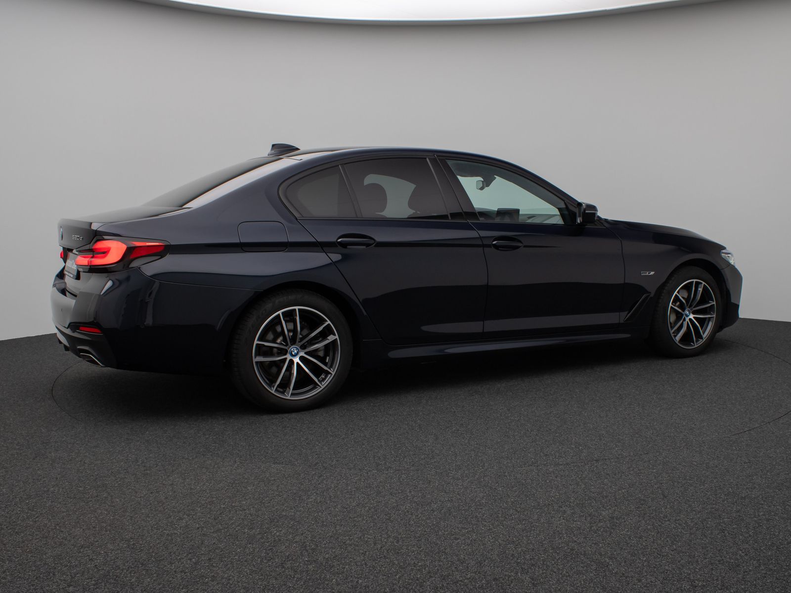 Fahrzeugabbildung BMW 520e M Sport Kamera Laser HUD DAB HiFi Komfort