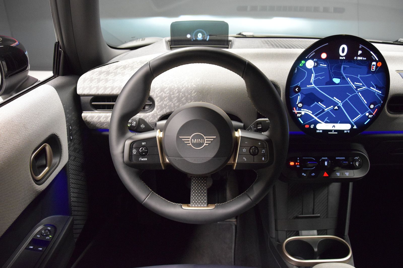 Fahrzeugabbildung MINI COOPER Mini 3-trg. Favoured Trim HeadUp Leder