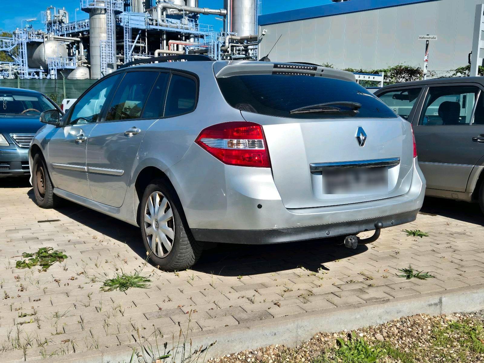 Renault Laguna 2010 — interior
