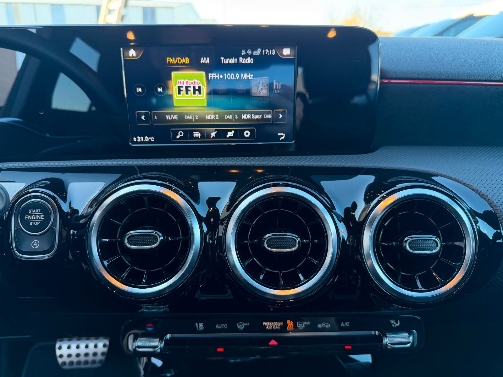 Fahrzeugabbildung Mercedes-Benz A 220 d 4 MATIC AMG Night+LED+DAB+Carplay+19"