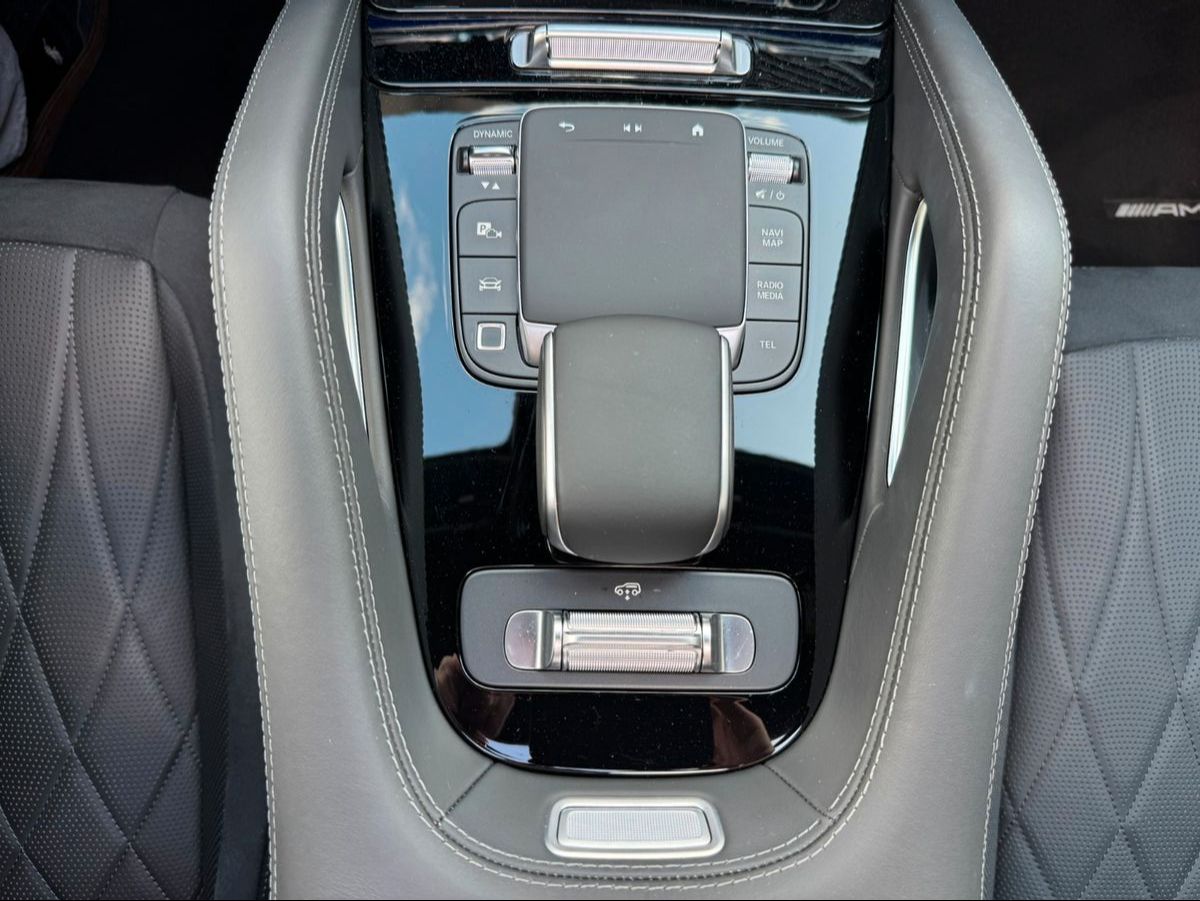 Fahrzeugabbildung Mercedes-Benz GLE 63 S 4M+ Drivers+HUD+AHK+Pano+Burm+Massage - mit KI generiert/bearbeitet