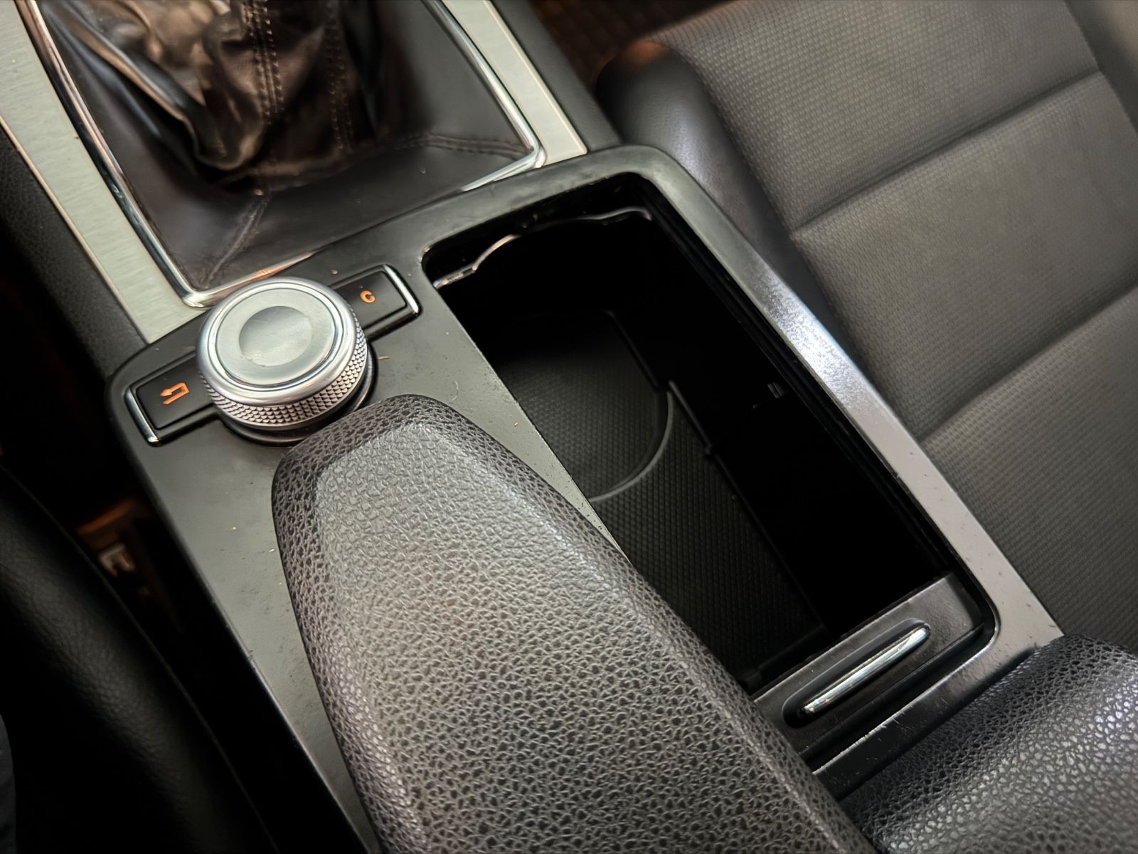 Fahrzeugabbildung Mercedes-Benz C 200 CDI AVANTGARDE AHK SHZ LEDER PTS TÜV NEU