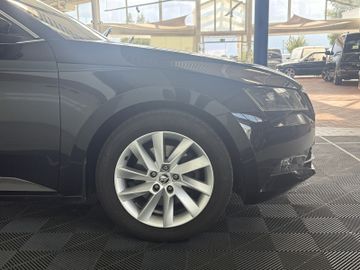 Skoda Superb COMBI 2.0 TDI DSG XENON NAVI ACC AHK