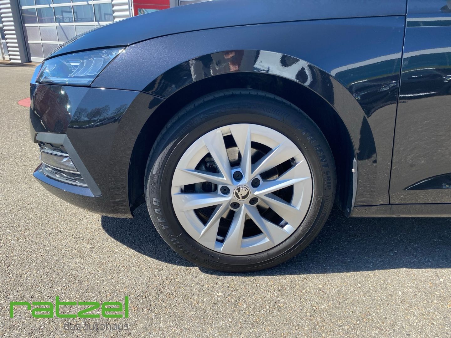Fahrzeugabbildung SKODA Octavia e-TEC Combi Style 1.0 TSI Navi Digitales