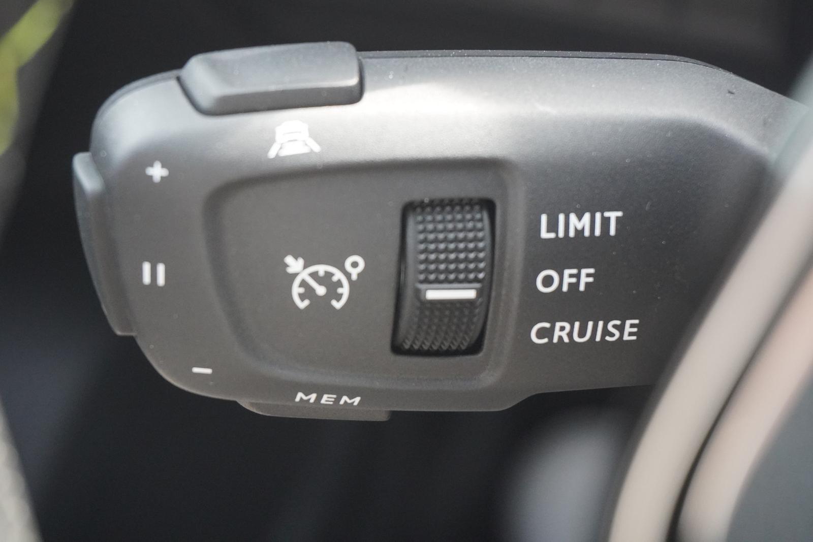 Peugeot 2008 GT 1.2 Hybrid 145 Aut. LED ACC Navi 360°
