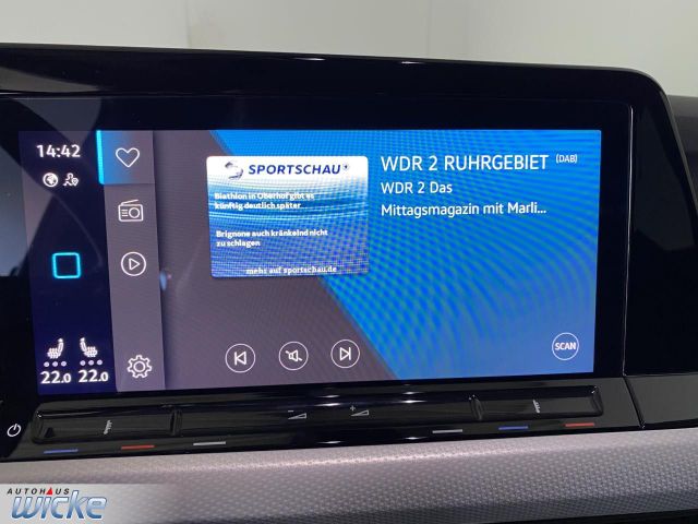 Golf VIII 1.0 TSI Move NAVI KLIMA PDC LED PANO