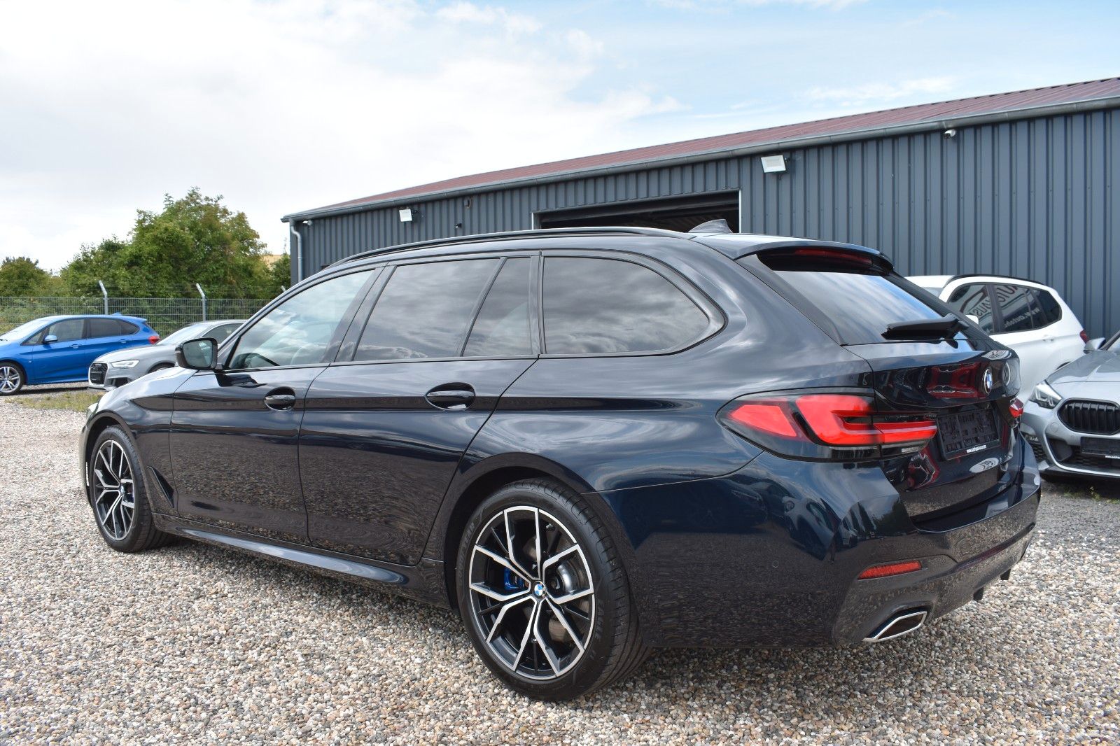 Fahrzeugabbildung BMW 530d Touring xDrive M Sport HUD H&K Pano Integra