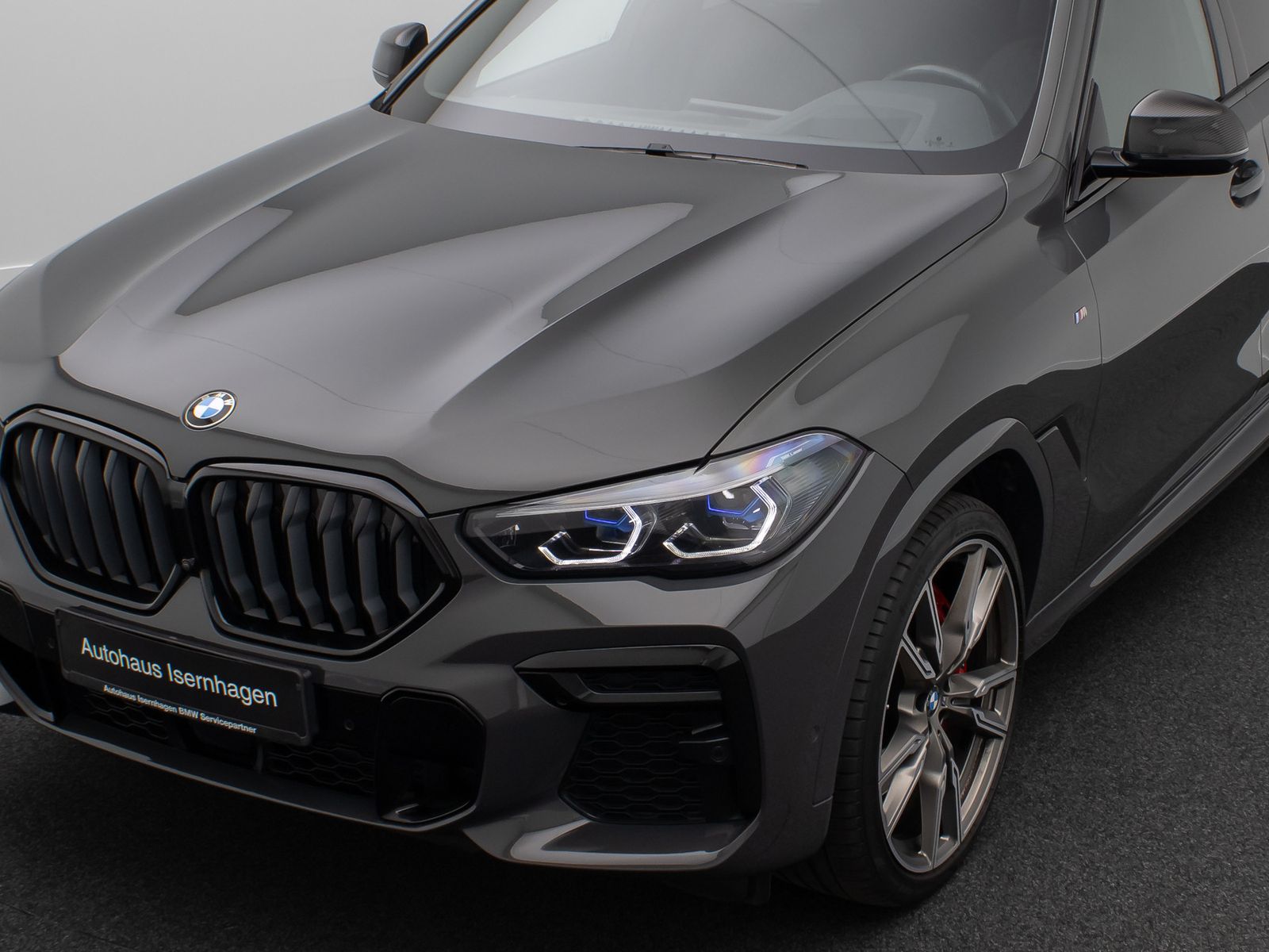 Fahrzeugabbildung BMW X6 M50i 360° B&W SkyLounge Individual Mega-Voll