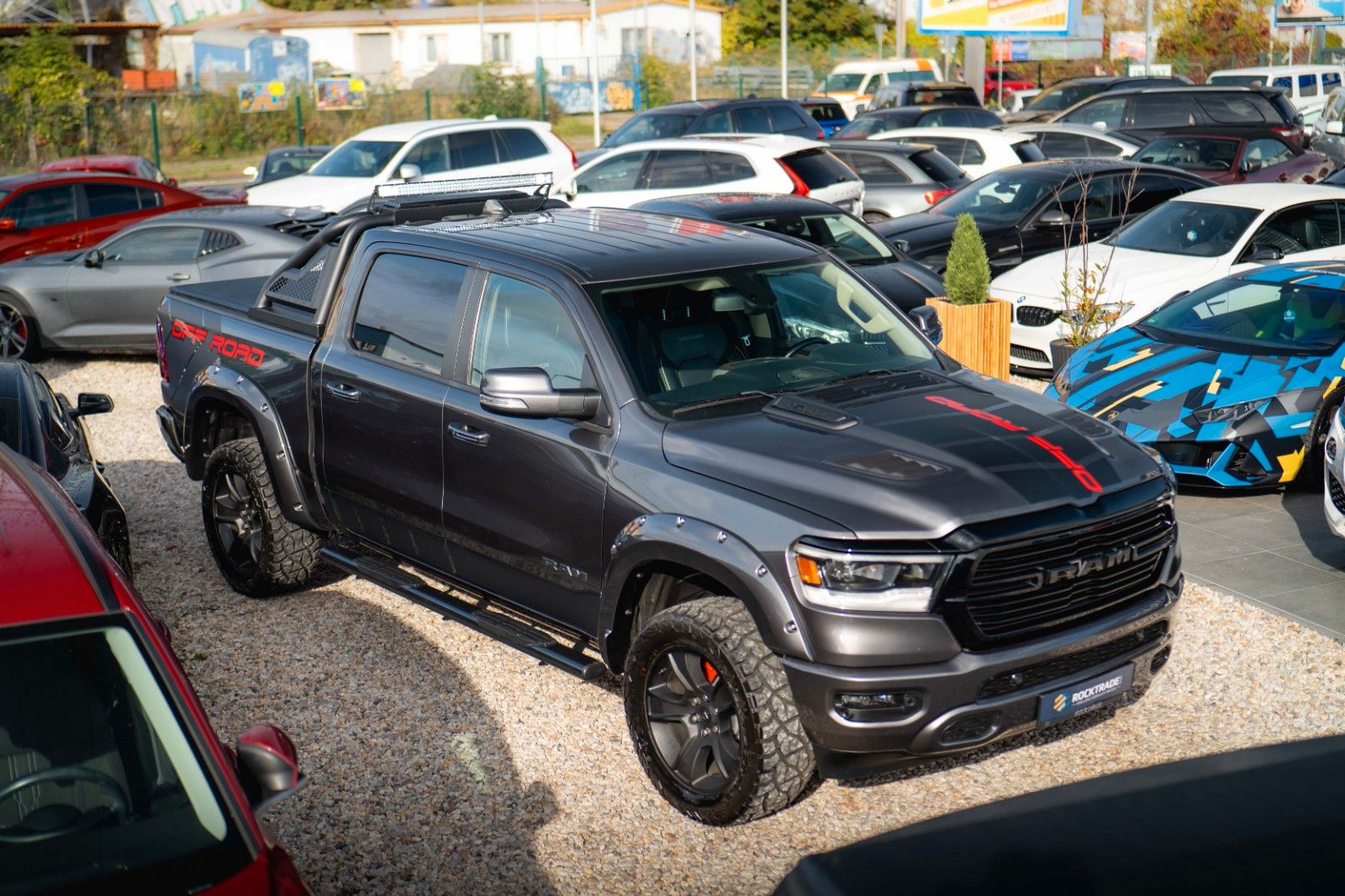 Fahrzeugabbildung Dodge RAM 5.7 V8 HEMI 4x4 OFFROAD NIGHT-Paket LARAMIE