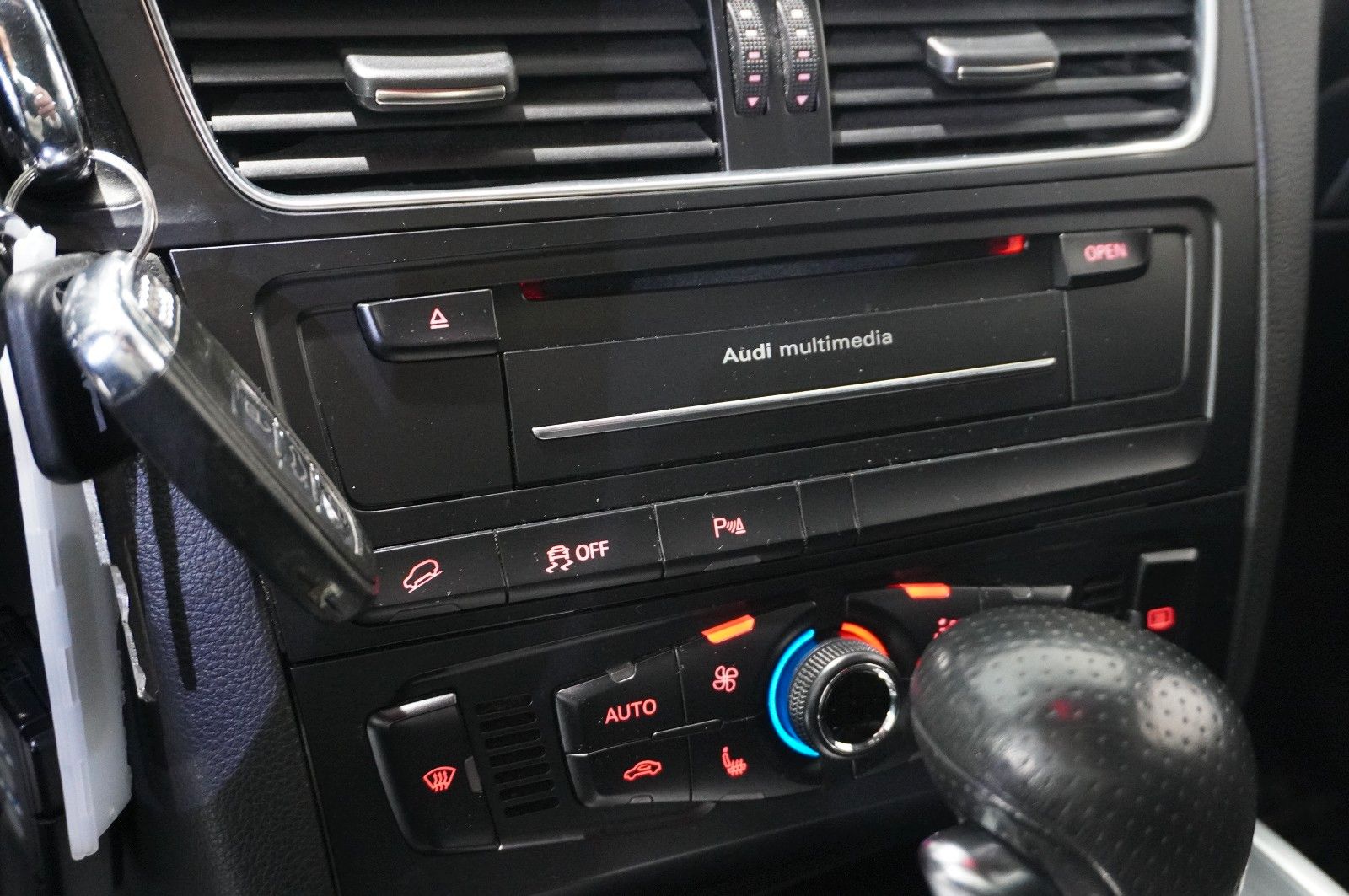Fahrzeugabbildung Audi Q5 3.0 TDI V6 S-LINE QUATTRO NAVI/BI-XENON/SPORT