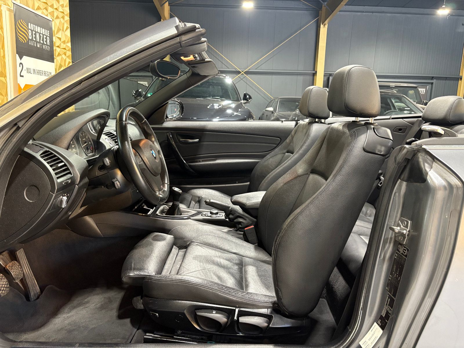 Fahrzeugabbildung BMW 118i Baureihe 1 Cabrio/NAVI/PDC/SHZ/KLIMA/8-FACH