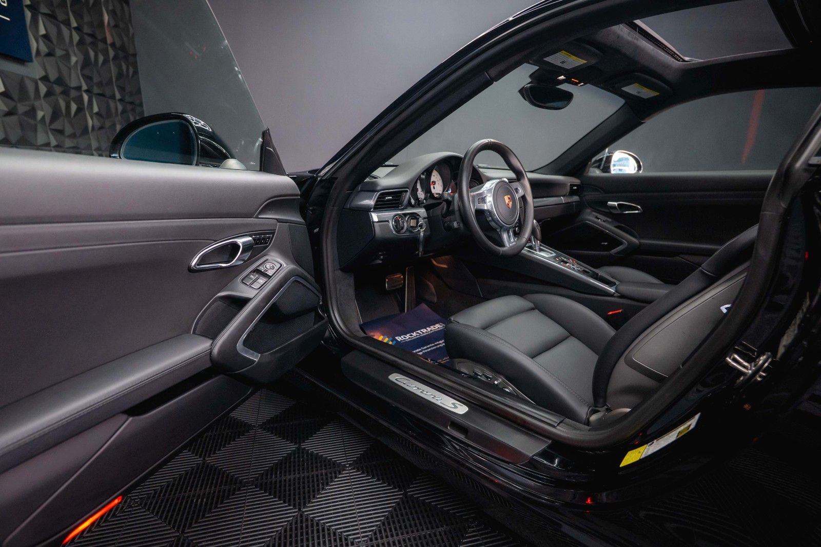 Fahrzeugabbildung Porsche 991 911 Carrera S GTS Black Design Chrono *Pano*