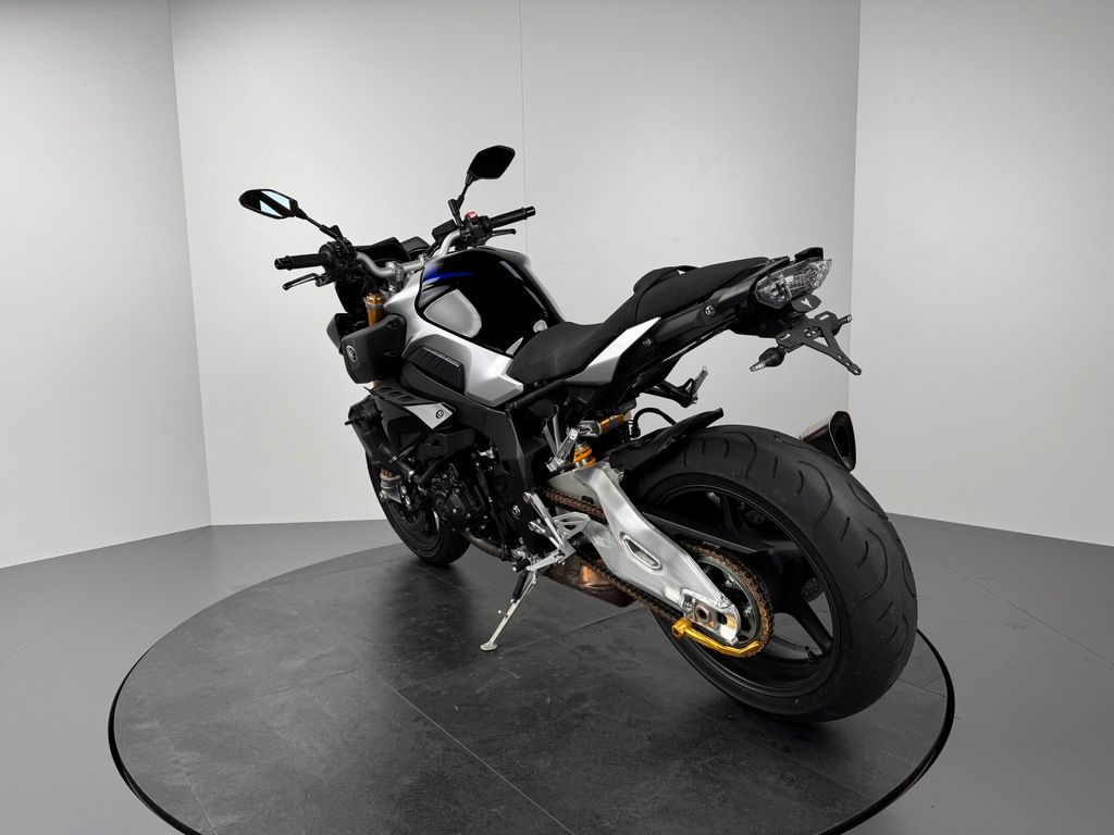 Fahrzeugabbildung Yamaha MT-10 SP *AKRA *1. HAND *SERVICE NEU