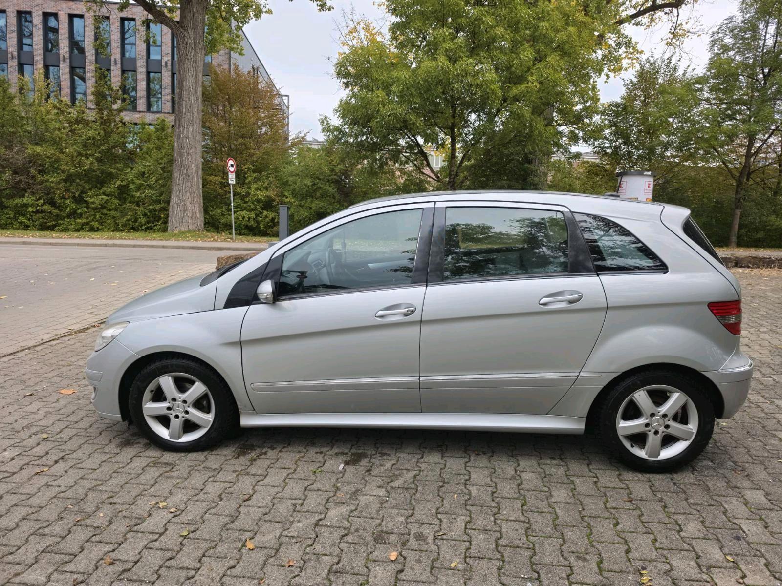 Mercedes-Benz B150 2005 — interior