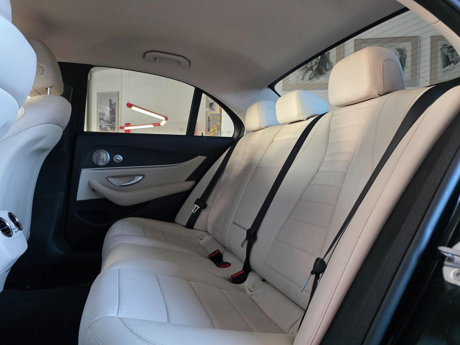 Fahrzeugabbildung Mercedes-Benz E200 Lim. AMG/Burmester/Airmatic/HuD/Multibeam