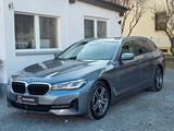 BMW 530 e xDrive Touring *Leder*LED*PDC - BMW 530 mit Hybrid-Antrieb: Kombi, Automatik