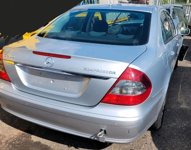 Mercedes-Benz Mercedes E200 Kompressor W211 Unfallauto