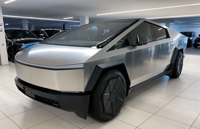 Tesla Cybertruck - AWD - Dual Engine - € 109.900 T1