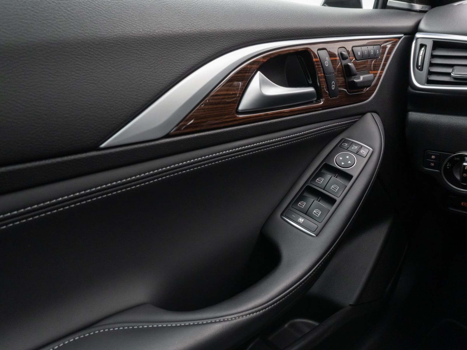 Fahrzeugabbildung Infiniti Q30 2.2 d Premium 360°Panorama Navi Sitzhzg LED