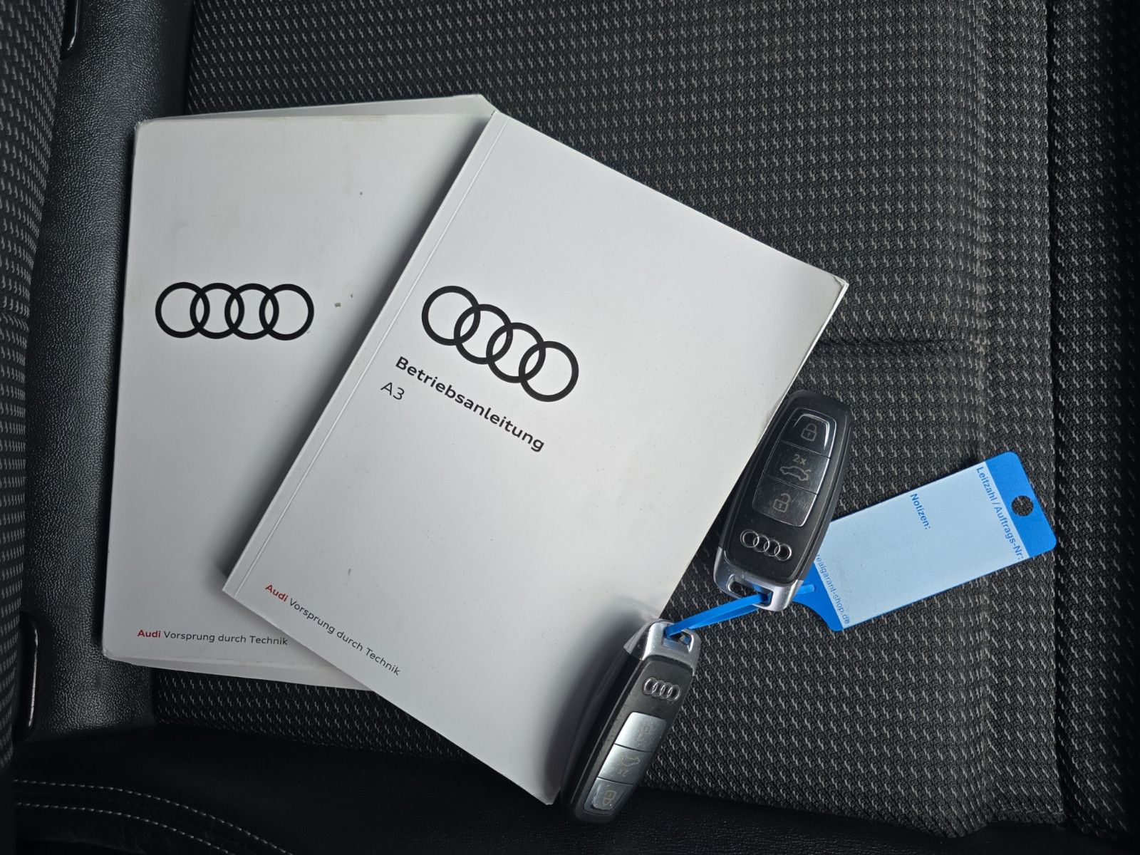 Fahrzeugabbildung Audi A3 Limousine 35 TFSI 3x S line CarPlayer LED