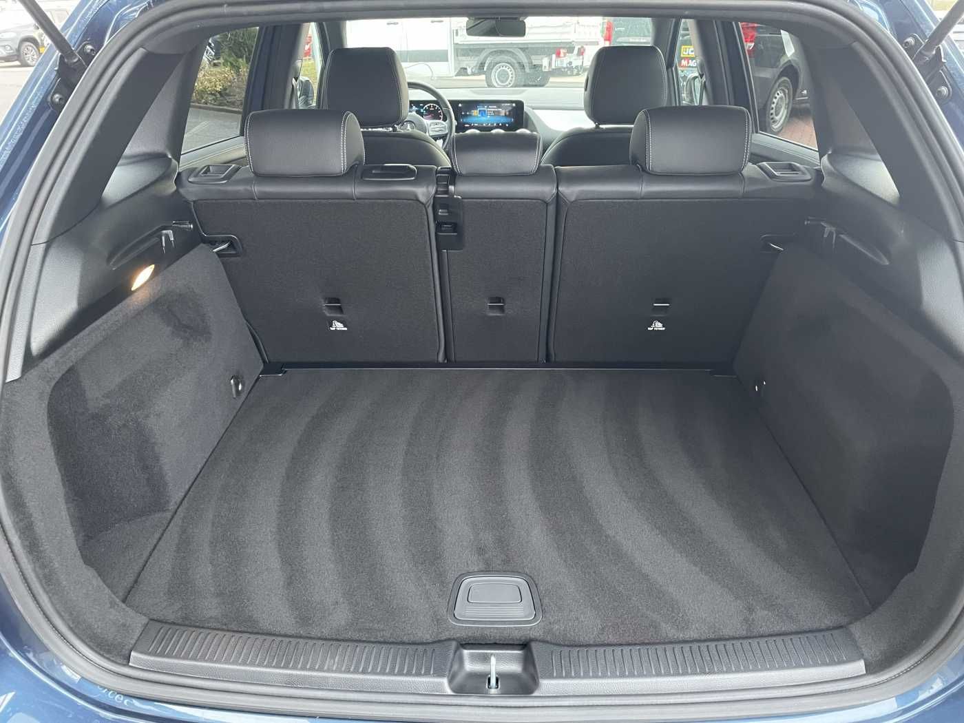 Fahrzeugabbildung Mercedes-Benz B 180 AMG+Night+Ambiente+R-Kamera+ 19'+TOTW+