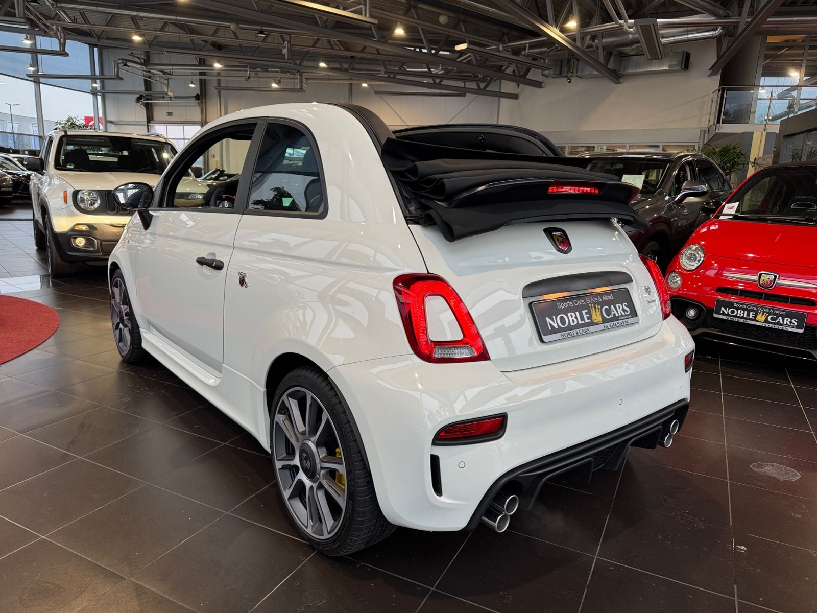 Fahrzeugabbildung Abarth 695C Turismo BEATS NAV DAB LEDER PDC ALU